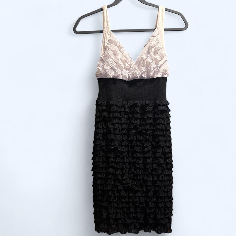 Vintage Y2K Black and white ruffle Medium formal dress‎ light weight slimming